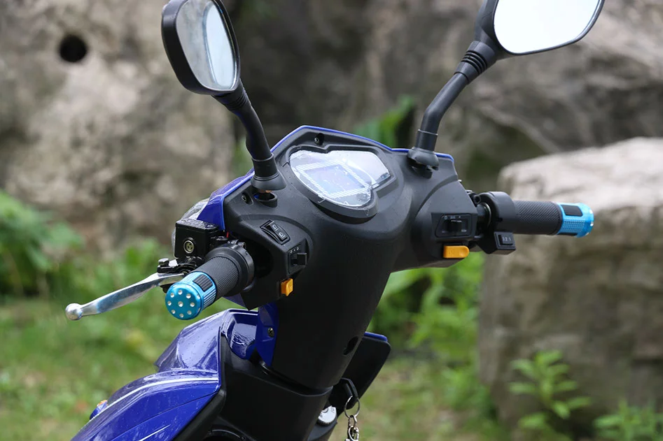 The Chameleon has key ignition, a digital speedo in the center console and dual mirrors