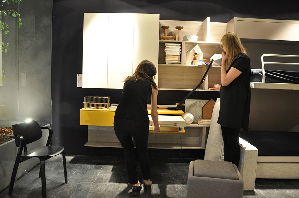 App is a pull-out table which is fitted to a case element