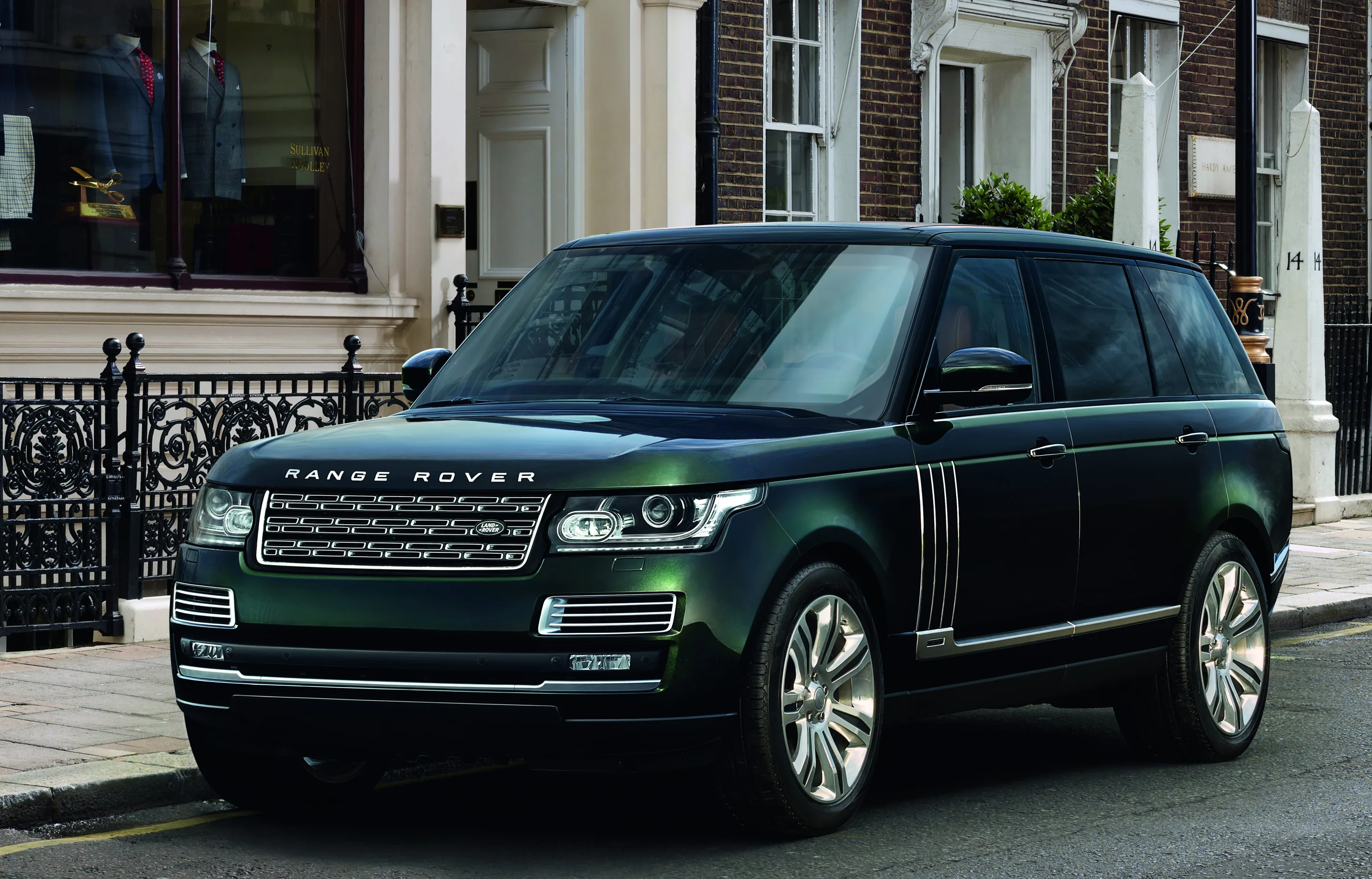 The Holland & Holland Range Rover is based on the Range Rover Autobiography Black