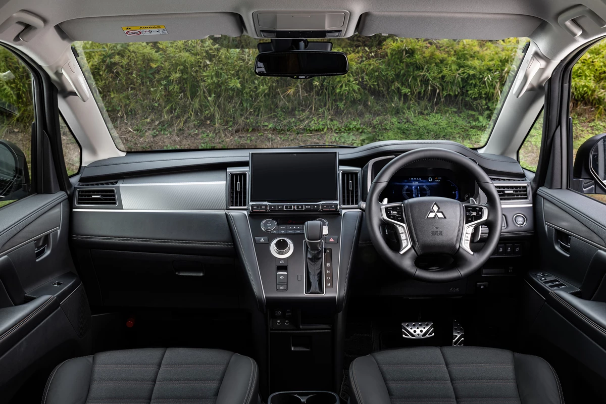 Inside, the Delica D:5 gets a new seat design featuring a combination of water-repellent suede-like upholstery and synthetic leather bolsters