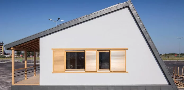 The structure’s asymmetrical lines provides for a north-facing facade that is slightly angled and thus protects the building from harsh Romanian winters