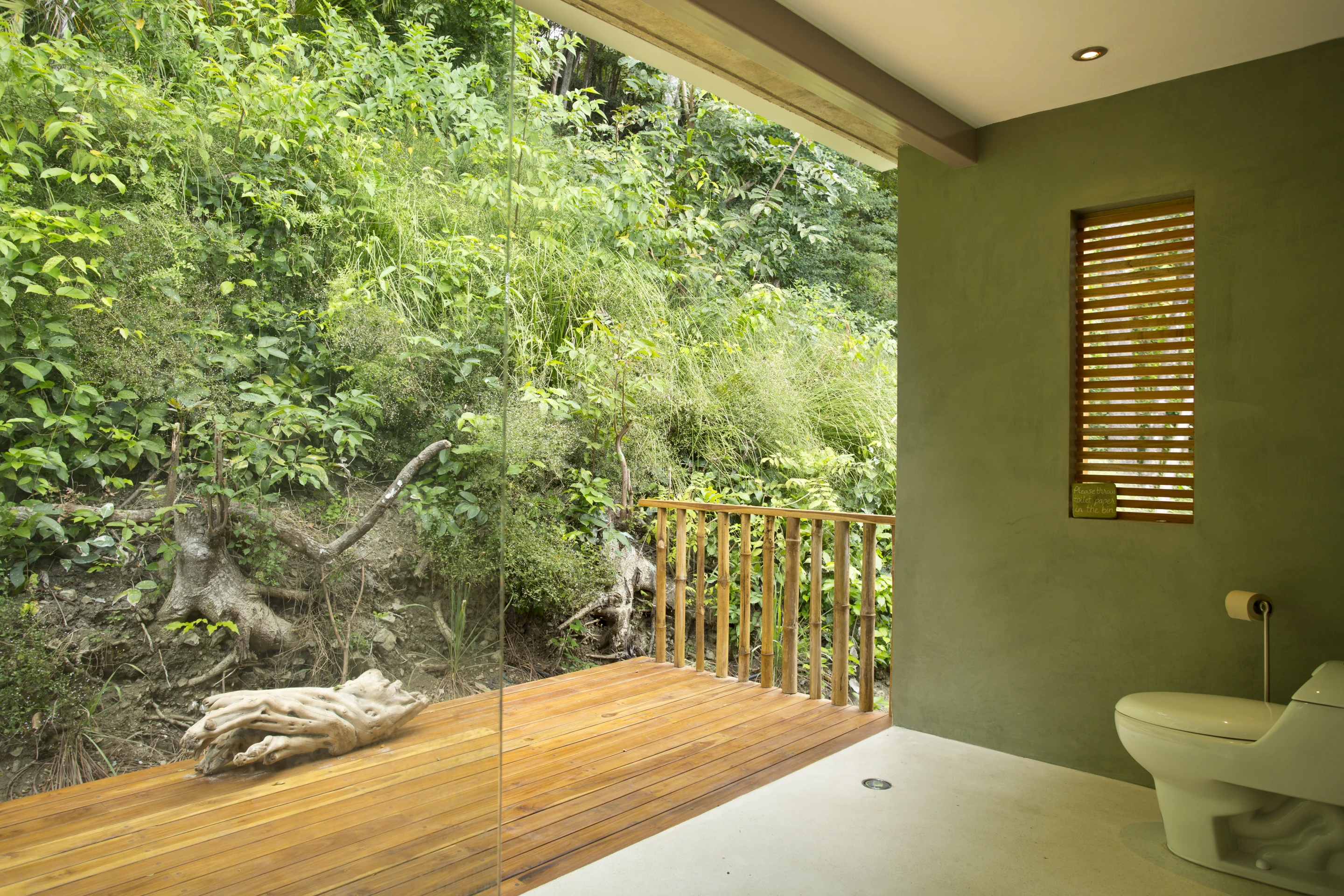 Benjamin Garcia Saxe Architecture decided to build the house atop several large stilts (Photo: Benjamin Garcia Saxe Architecture)