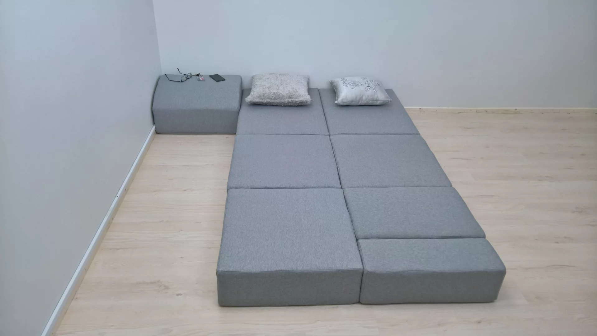 BiT turns into a doubel bed for unexpected guests