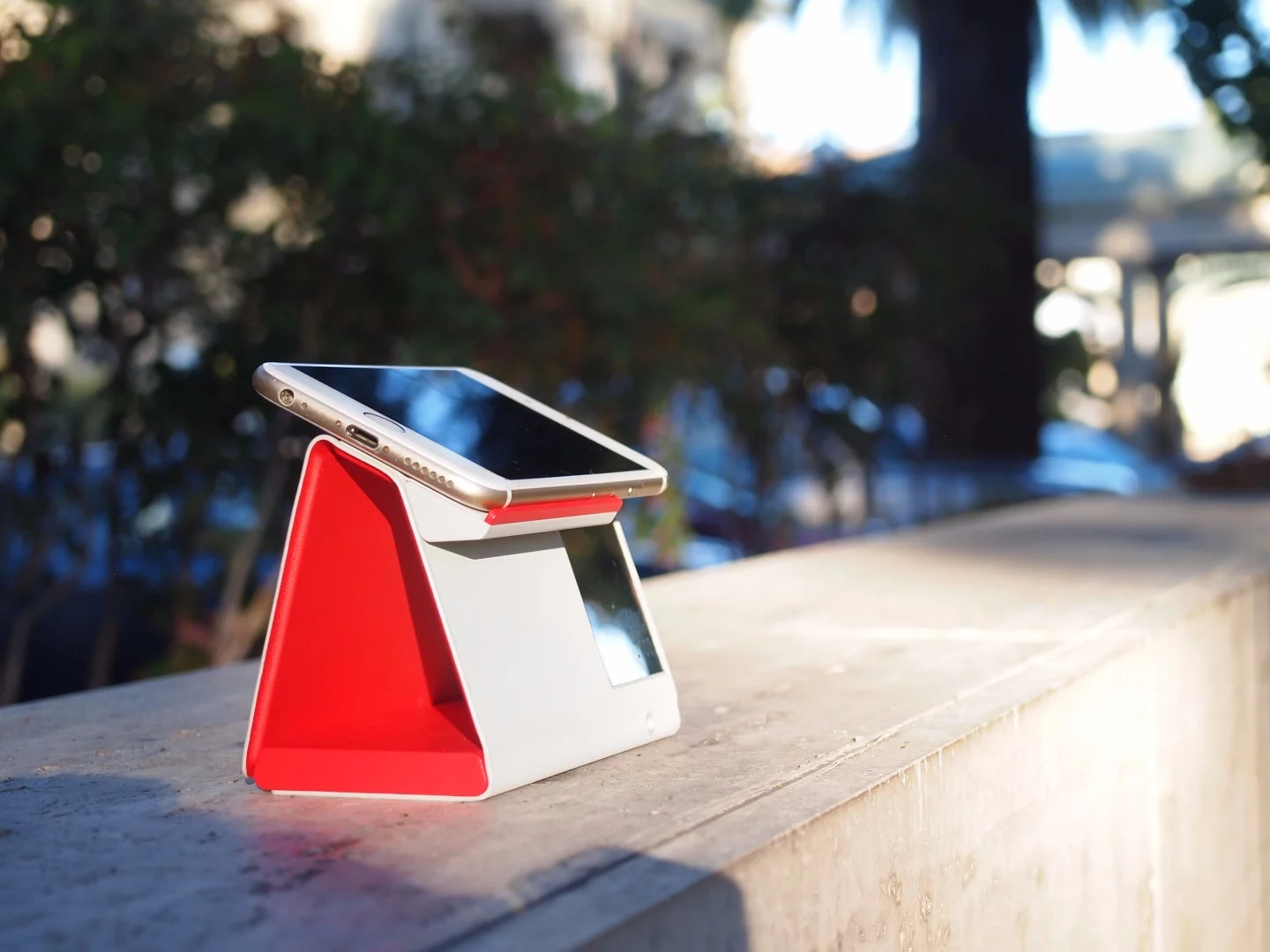 The Oak dock uses the iPhone camera to build a picture of its surroundings