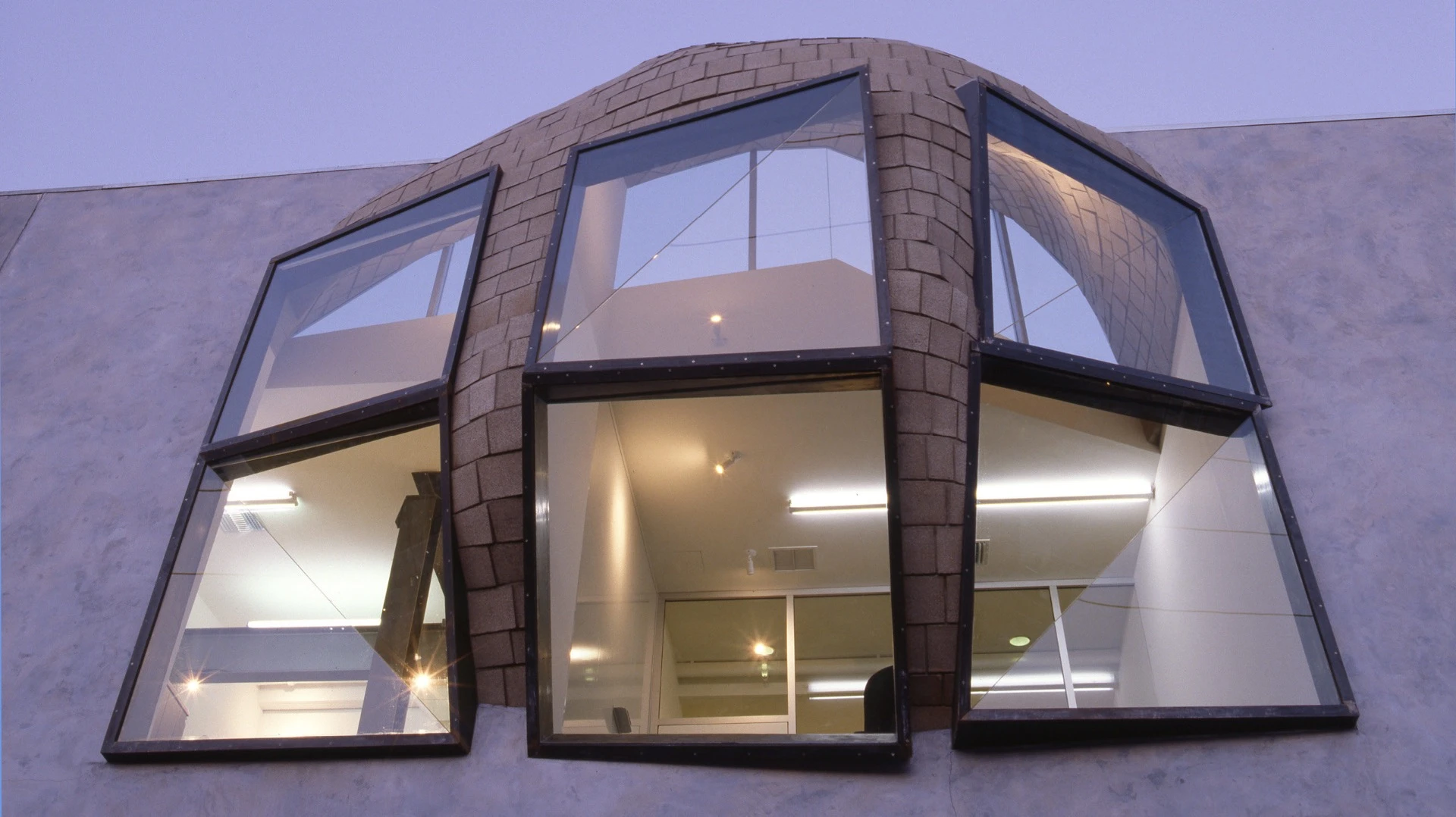 The gloriously wonky design of architect Eric Owen Moss often bulges out of or sits on top of pre-existing structures suggesting a dynamic relationship with its host building