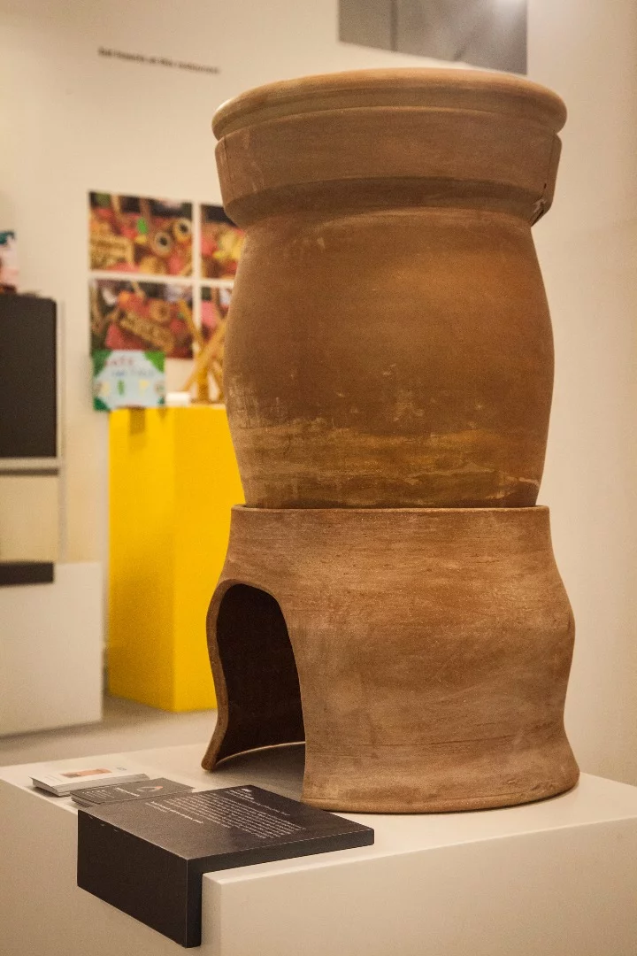 Global Grad Show: UNU is a sustainable water purifier that relies on burning wood beneath to evaporate contaminated water, with the rising vapors then forming condensation and running into an internal container for collection. By Franco La Puente, from Pontifical Catholic University, Peru