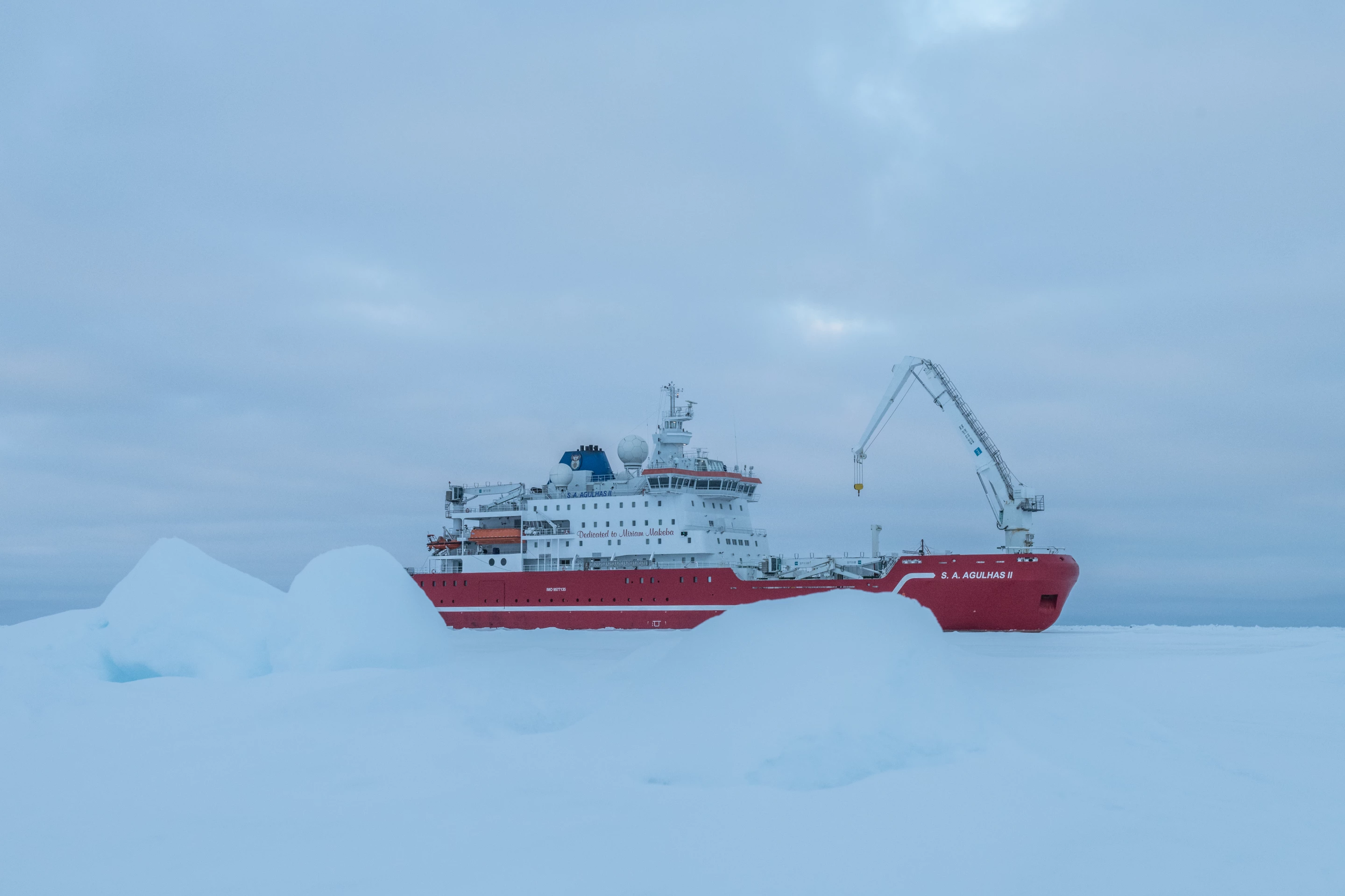 S.A. Agulhas II searching for the Endurance