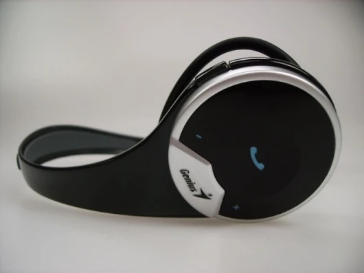 Genius’s BT-03I touch Bluetooth headset