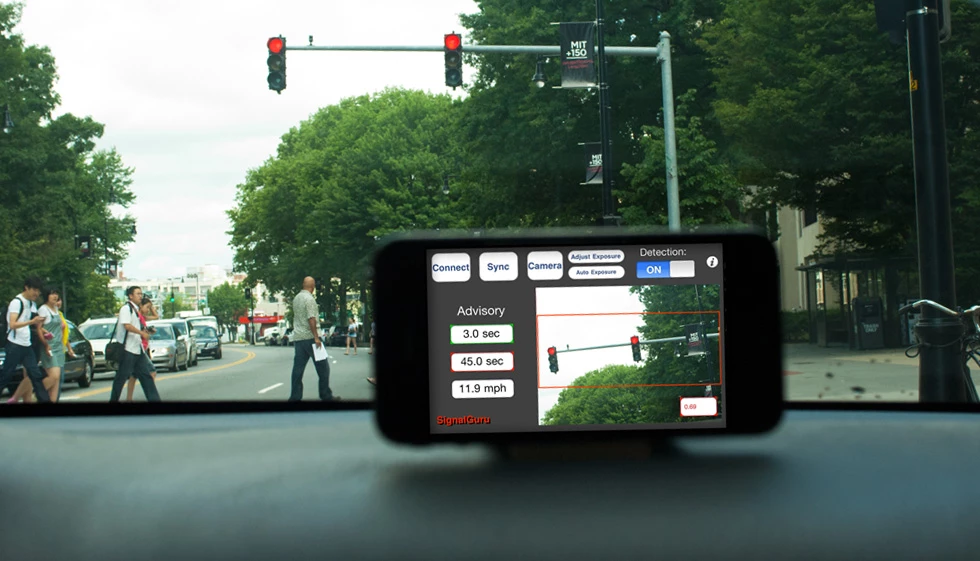 SignalGuru uses visual data from a network of smartphone cameras to tell drivers the optimal speed to get a green light (Image: MIT/ Patrick Gillooly)