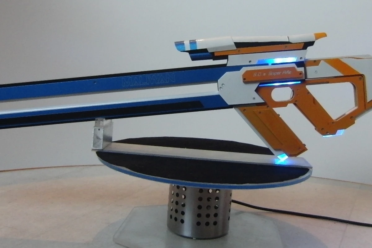 The cyberpunk-esque Borderlands rifle