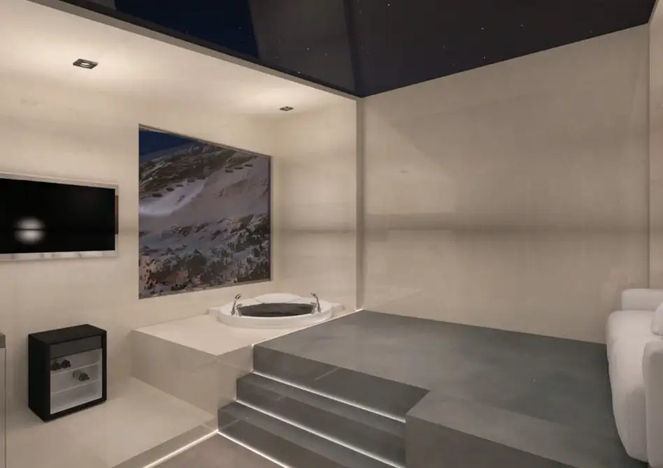 Like any good ski lodge, the Snowsuite Giano offers a two-person whirlpool tub