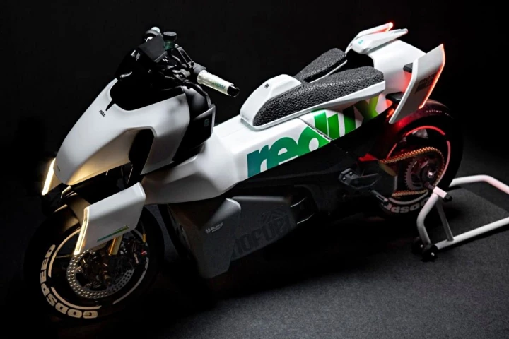The Ather Redux concept aims to blend “the nimbleness of a scooter with the dynamics of a motorcycle”