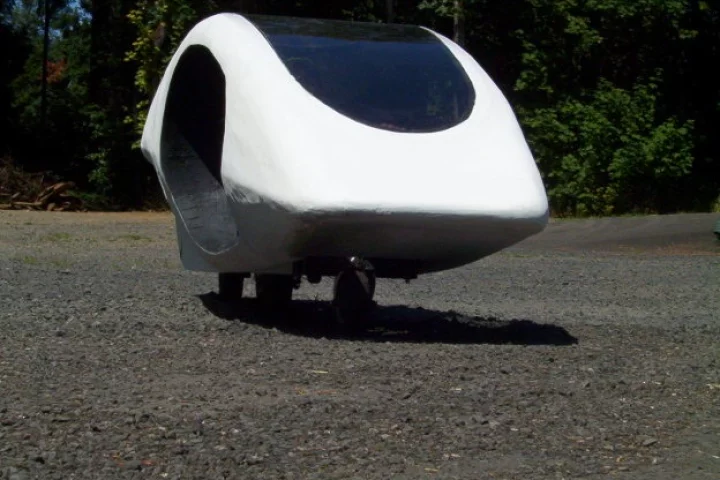 The Thrustcycle SRT is a three-wheeled vehicle that incorporates a gyro/flywheel system to maintain its balance, and harvest power from braking