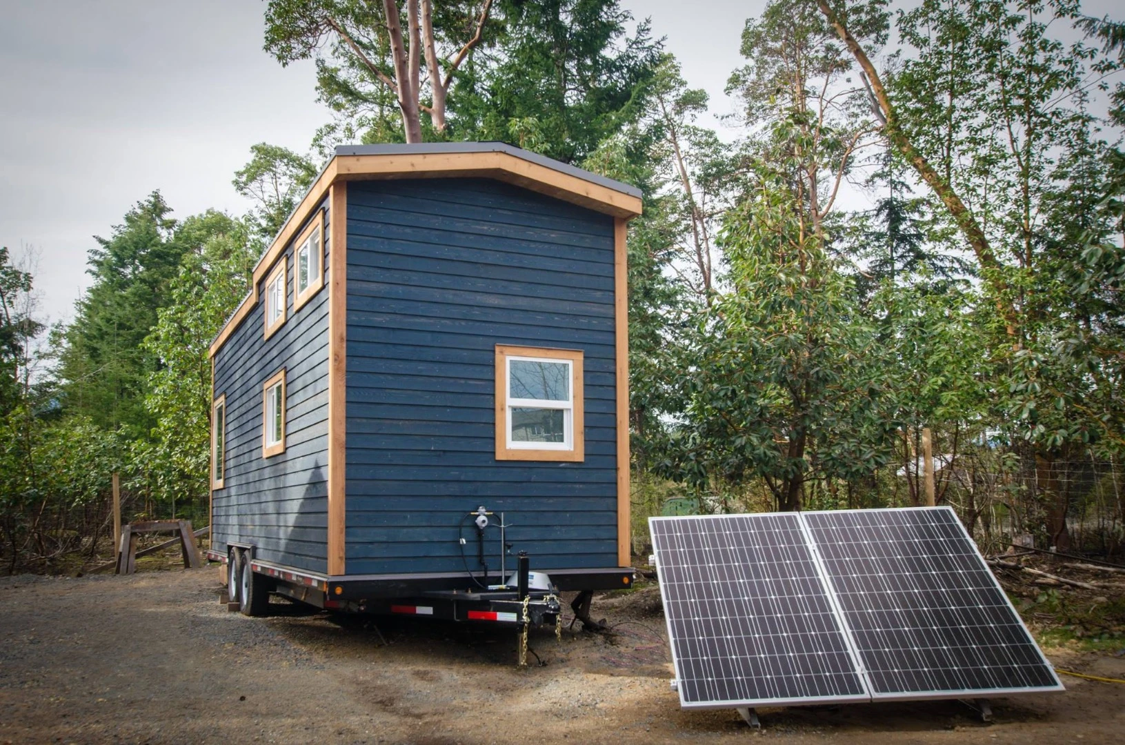 The Blue Heron sits on a dual axle 24 ft (7.3 m) trailer and has a total floorspace of 250 sq ft (23 sq m) inside