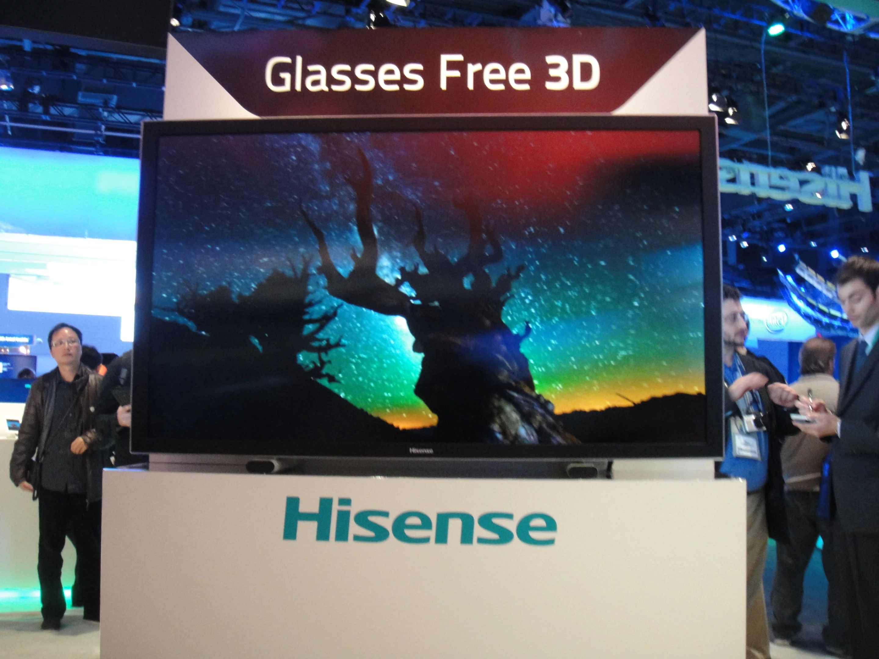 The UHD panel displays a 2160p resolution image by using a strong video engine that projects the content through a high-precision lenticular lens