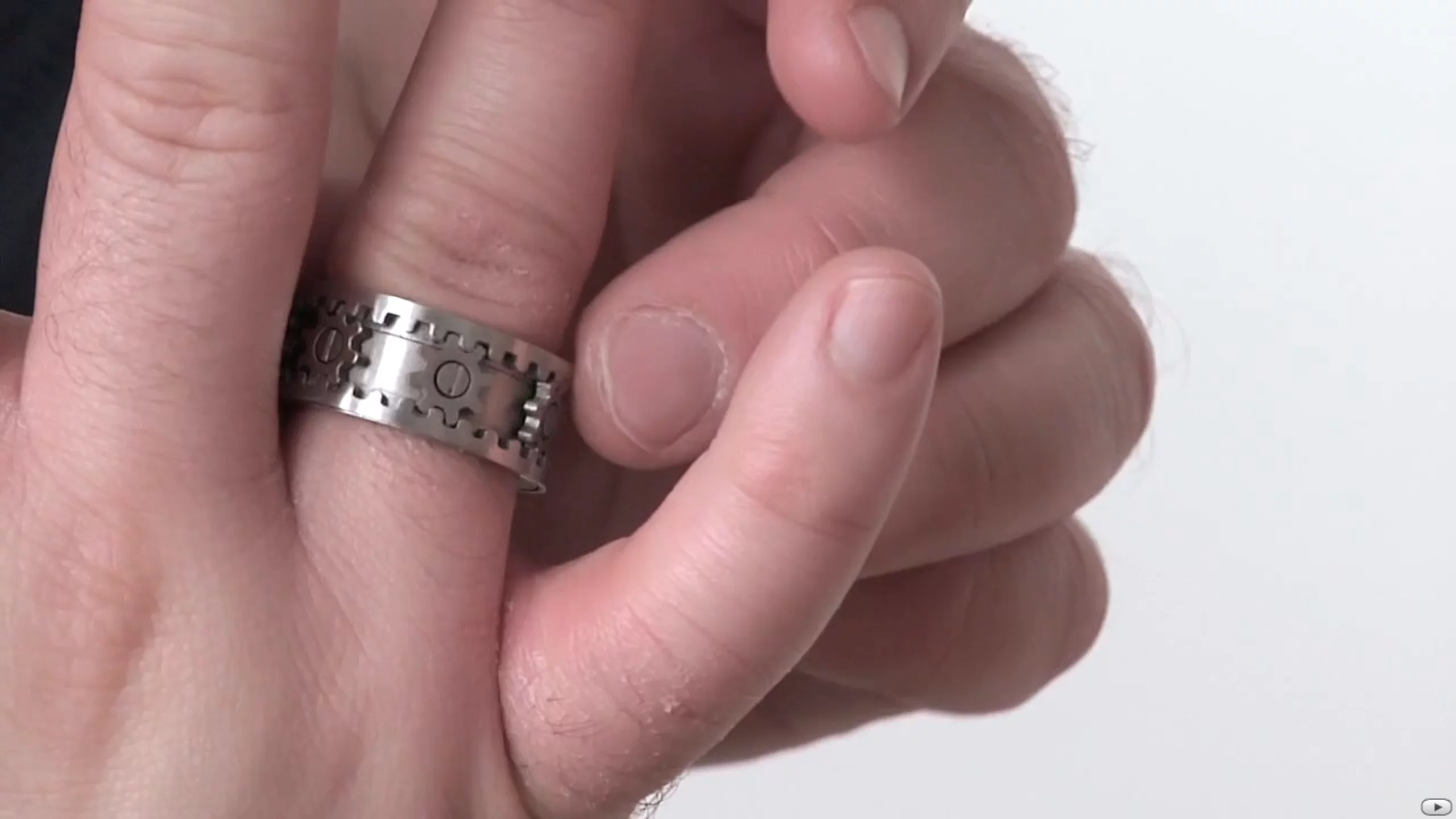 The Kinekt Gear Ring. Want.