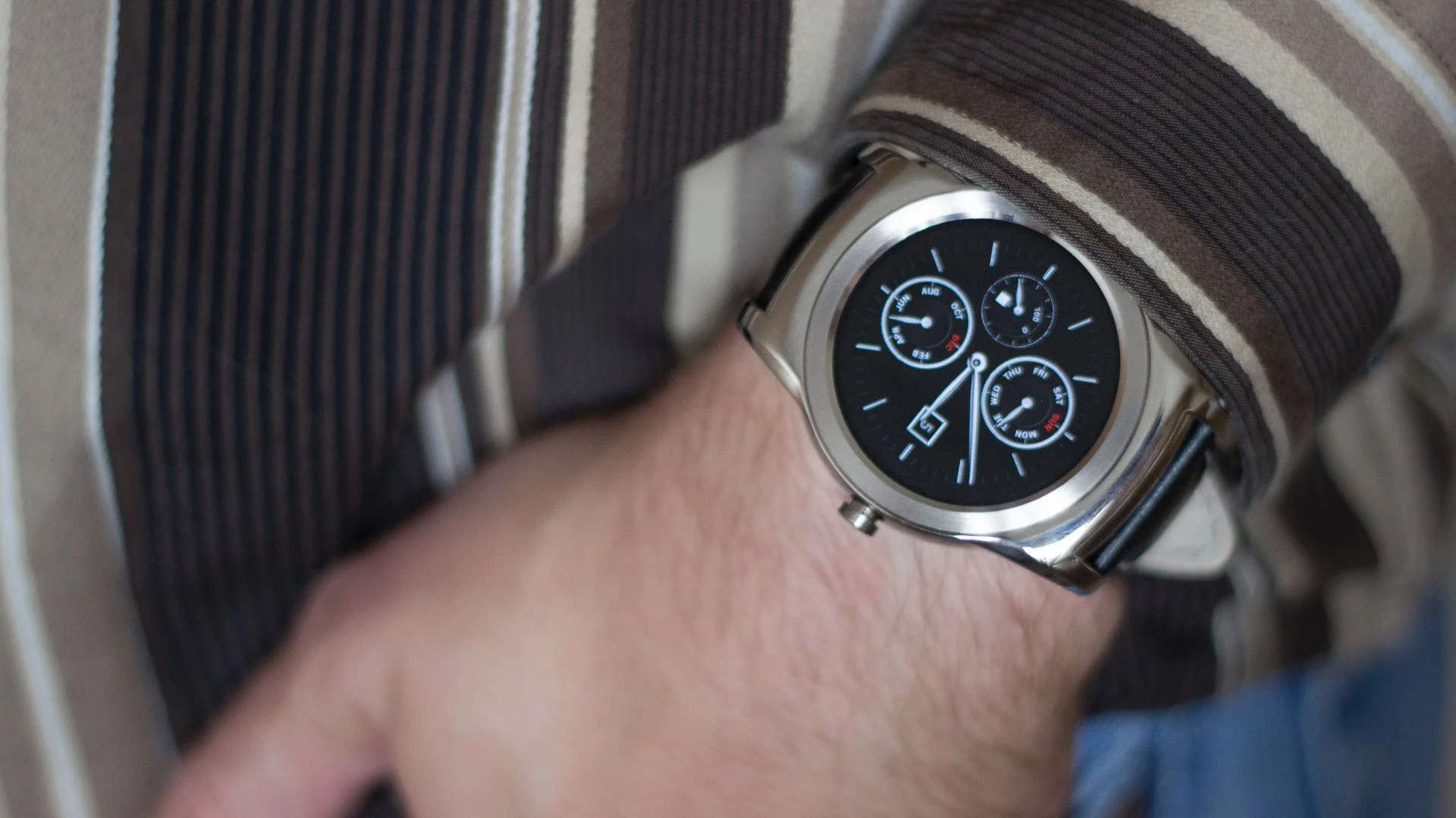 Gizmag straps on one of the most beautiful smartwatches to date, the LG Watch Urbane (Photo: Will Shanklin/Gizmag.com)