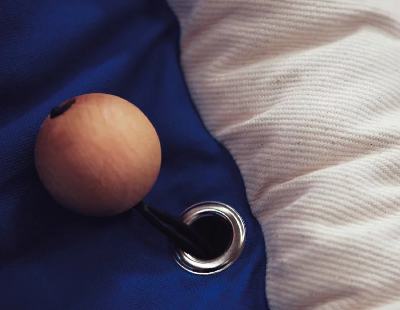 Once you find the shape you want, you can fix it in place using the wooden ball hooks (Photo: Belnotes.it)
