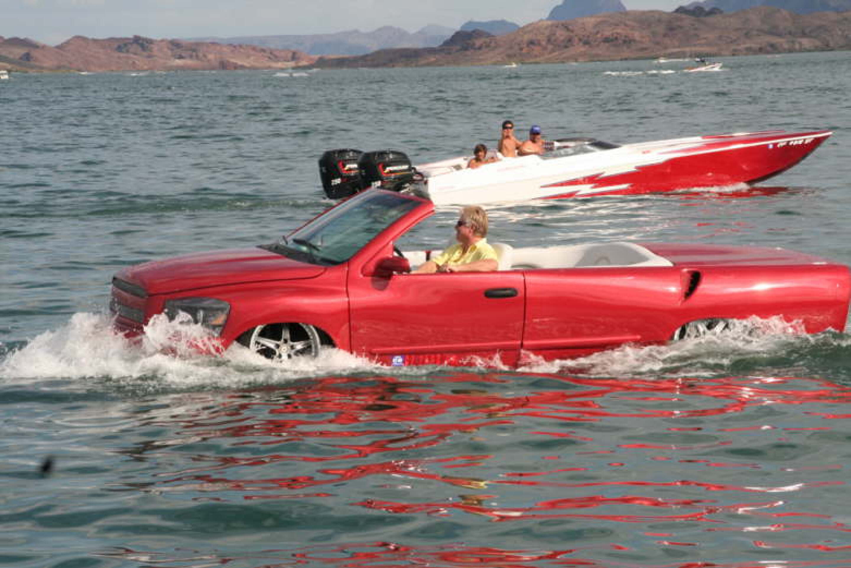 Massive performance on land or sea - the amphibious WaterCar Python