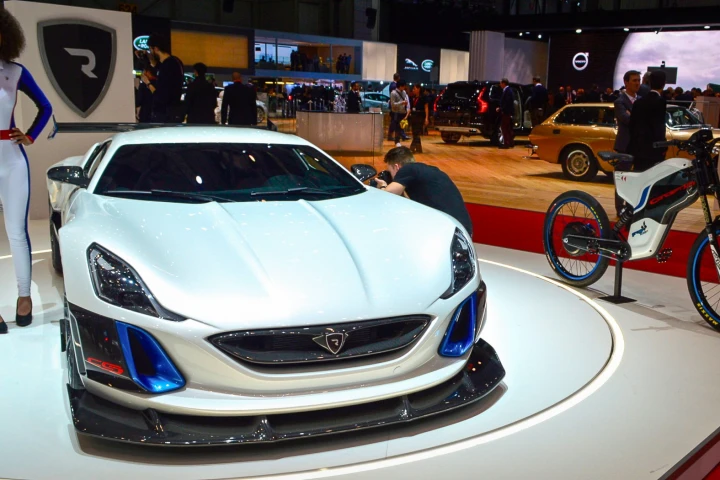 Rimac's Concept S, in four- and two-wheel styles