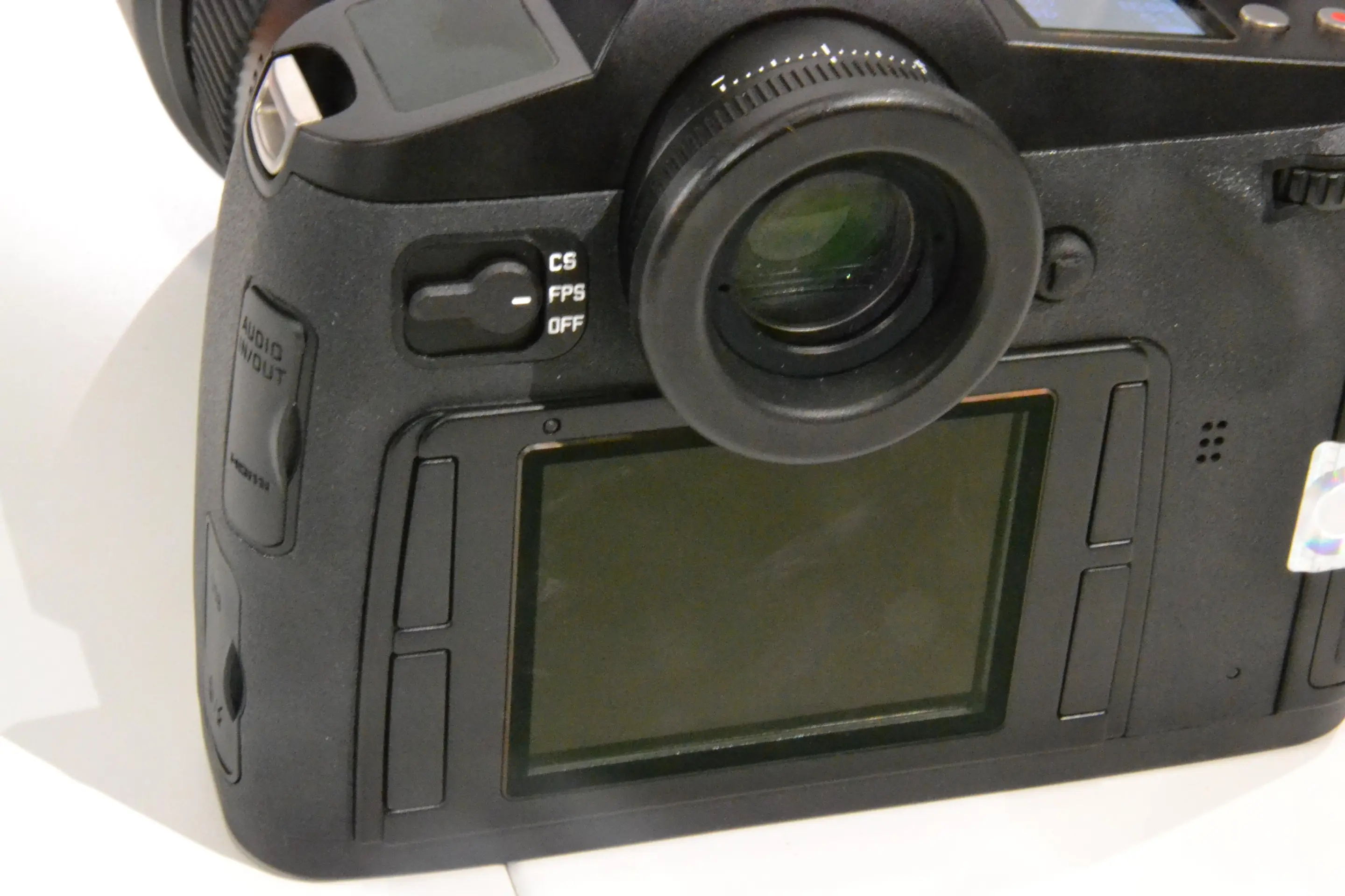 The rear LCD on the Leica S (Type 007) is protected by a plate of scratch-resistant Corning Gorilla Glass (Photo: Paul Ridden/Gizmag)