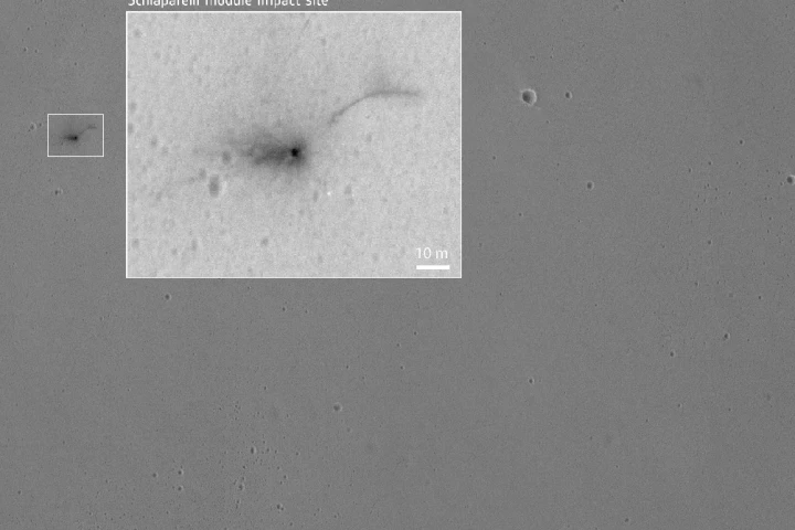 Zooming in on Schiaparelli components on Mars