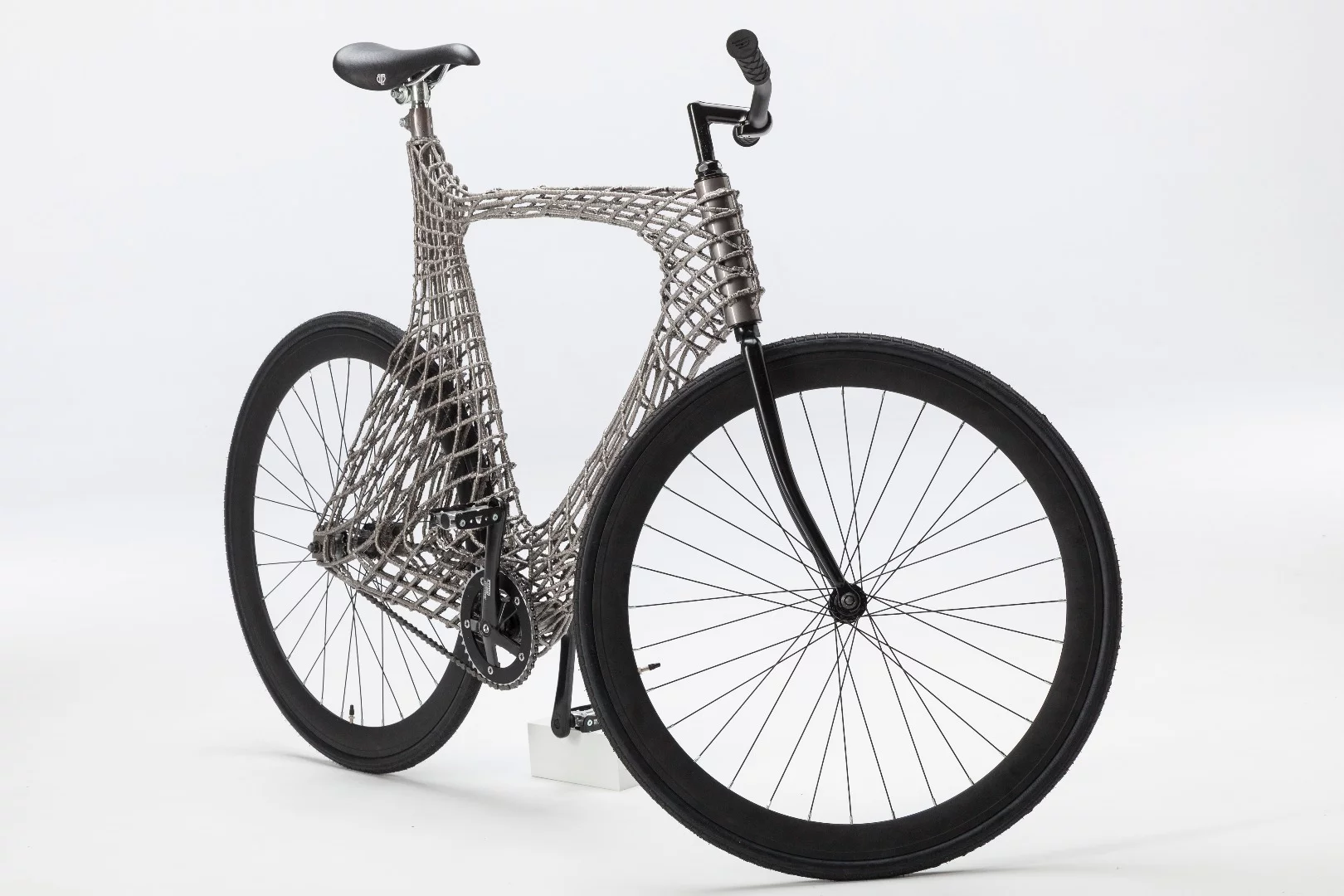 The finished product is claimed to weigh about as much as a traditional steel-framed bike