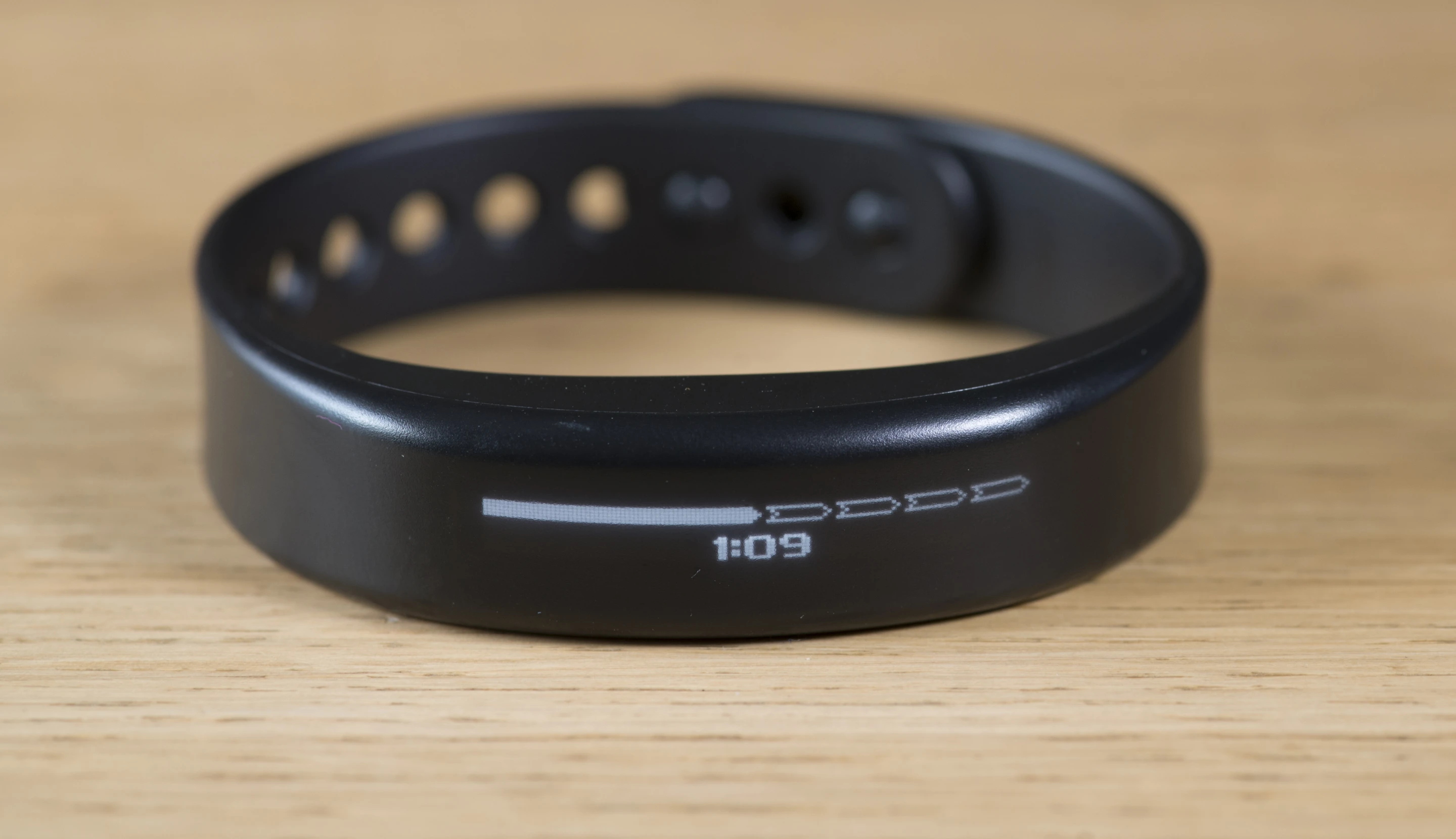 The Move Bar on the Garmin Vivosmart tells you when it's time to move (Photo: Simon Crisp/Gizmag.com)