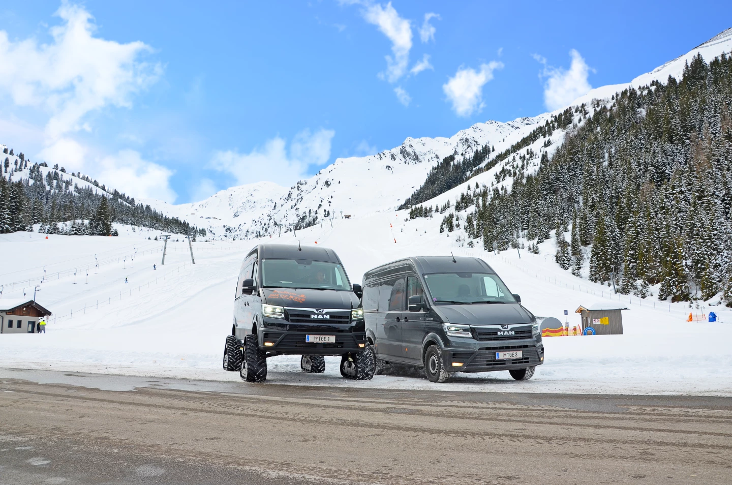 The TGE 3.180 4x4 combi stands tall thanks to its TrackSystems treads and suspension lift