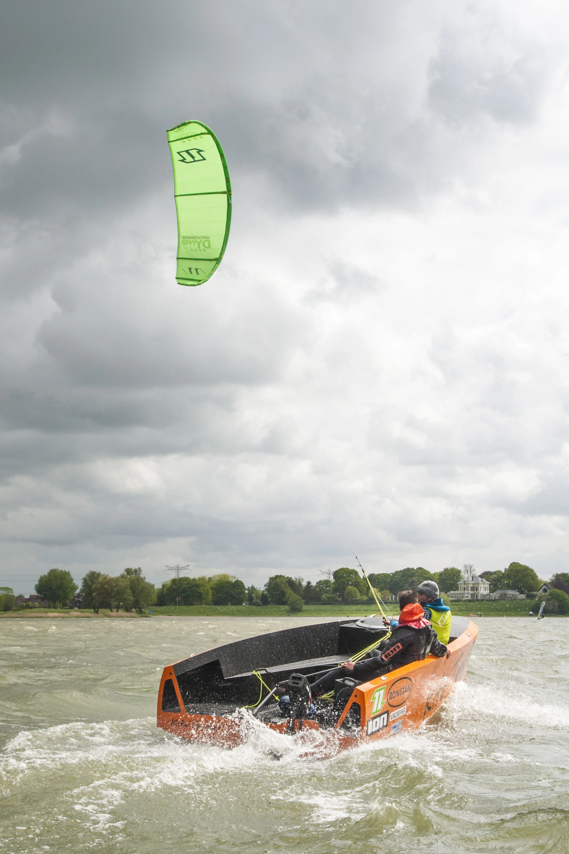 Upwind the Kitetender goes fast enough with 45 degree angle