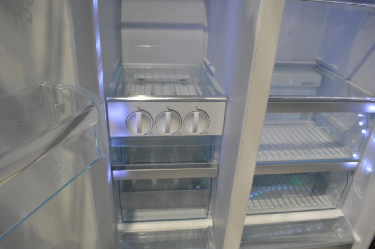 The Vitaminsafe compartment makes use of twin flashing LED’s in order to activate the natural protective mechanisms of vegetables