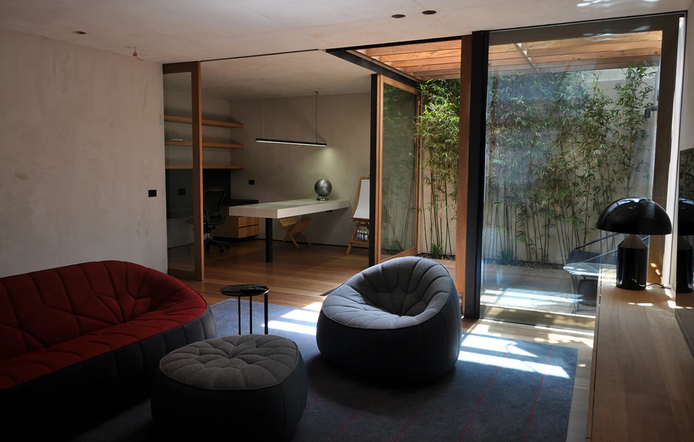 Perspex was used at ground level to aid the passage of light to the basement (Photo: Edoardo Campanale for Gizmag)