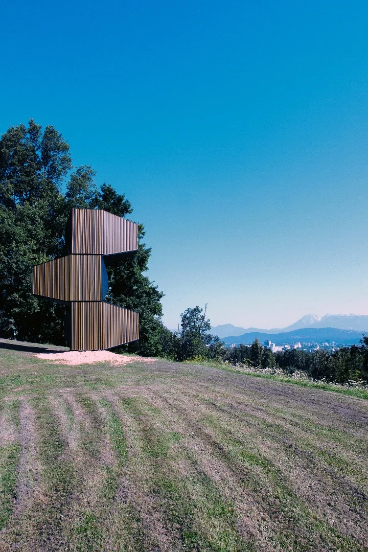 The project, named Living Unit on Ljubljana Castle could serve as holiday cabin, shelter, vacation home, or research dwelling