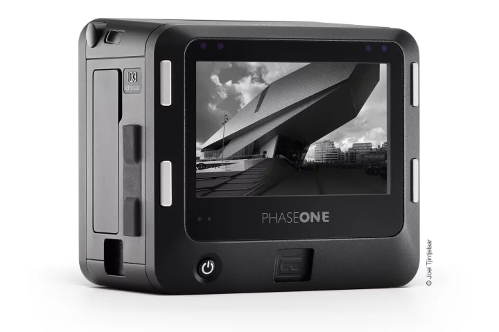The Phase One IQ3 100MP Achromatic is a 101-megapixel digital medium-format back which only captures images in black and white