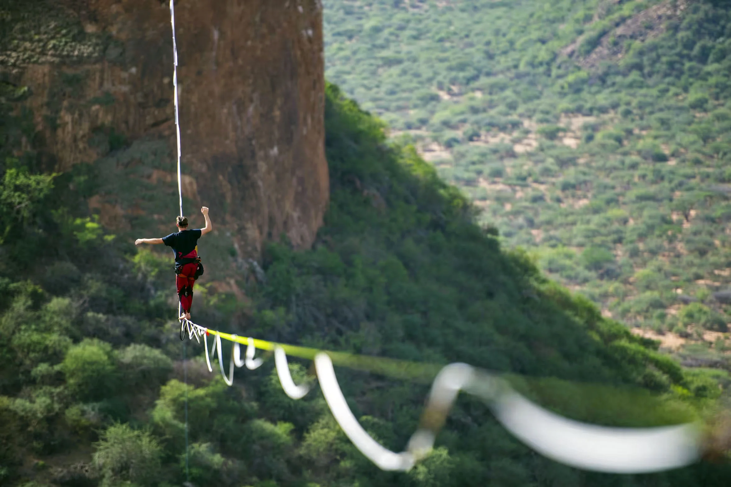 Slackline Joe Daredevil attempts 2-mile-plus slackline from Italy to Sicily