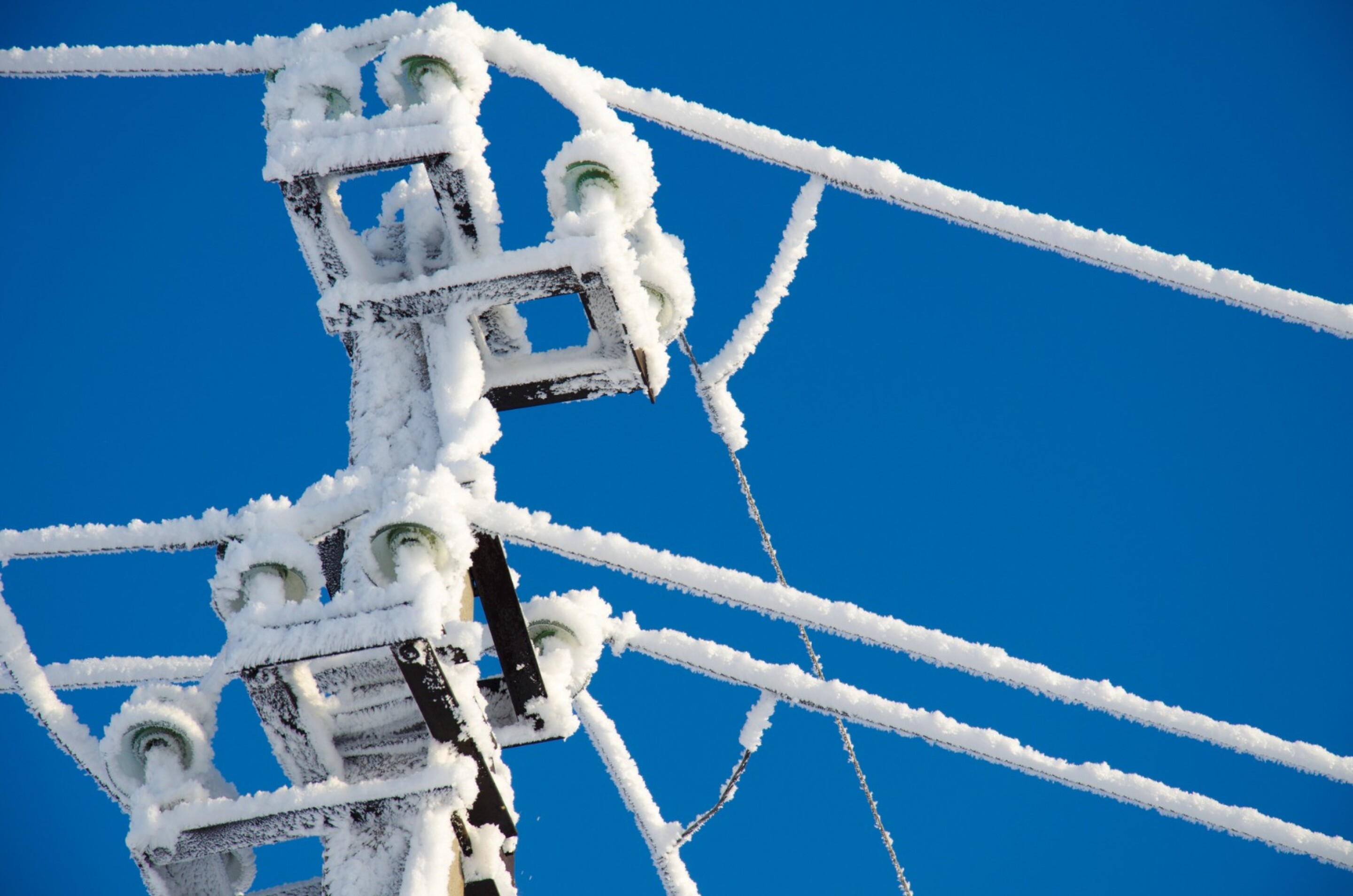 MIT researchers develop passive, solarpowered deicing system