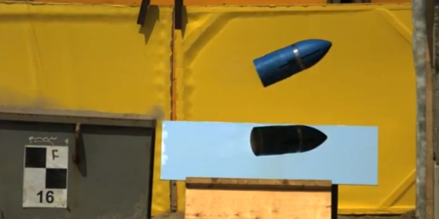 The penetrator in flight (Image: Astrium)
