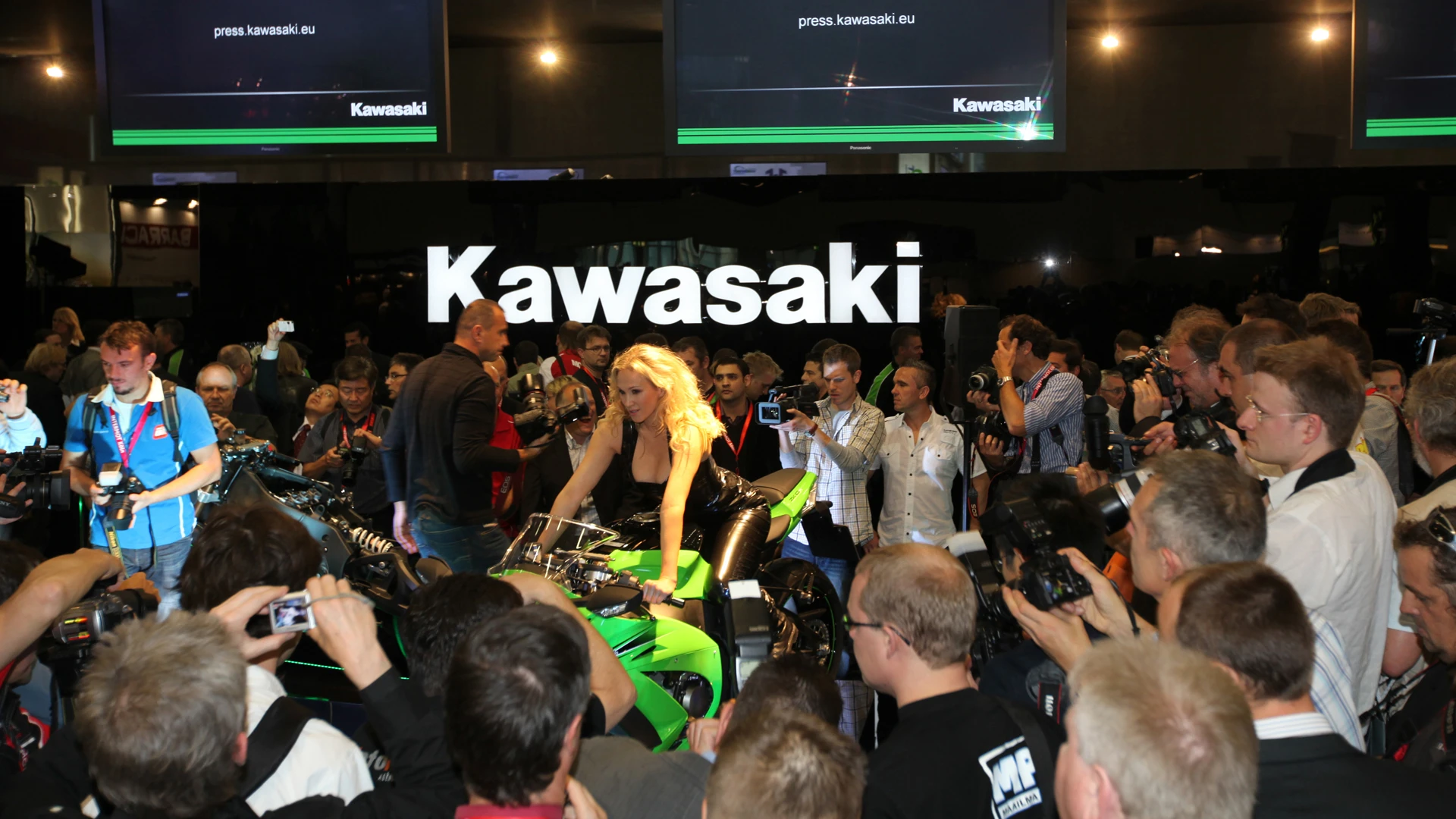 The ZX10R was announced with loud music and dancing girls. I'd like to say the ZX10R was the highlight but there was another ZX10R on the other side of the stand and it had no photographers around it.