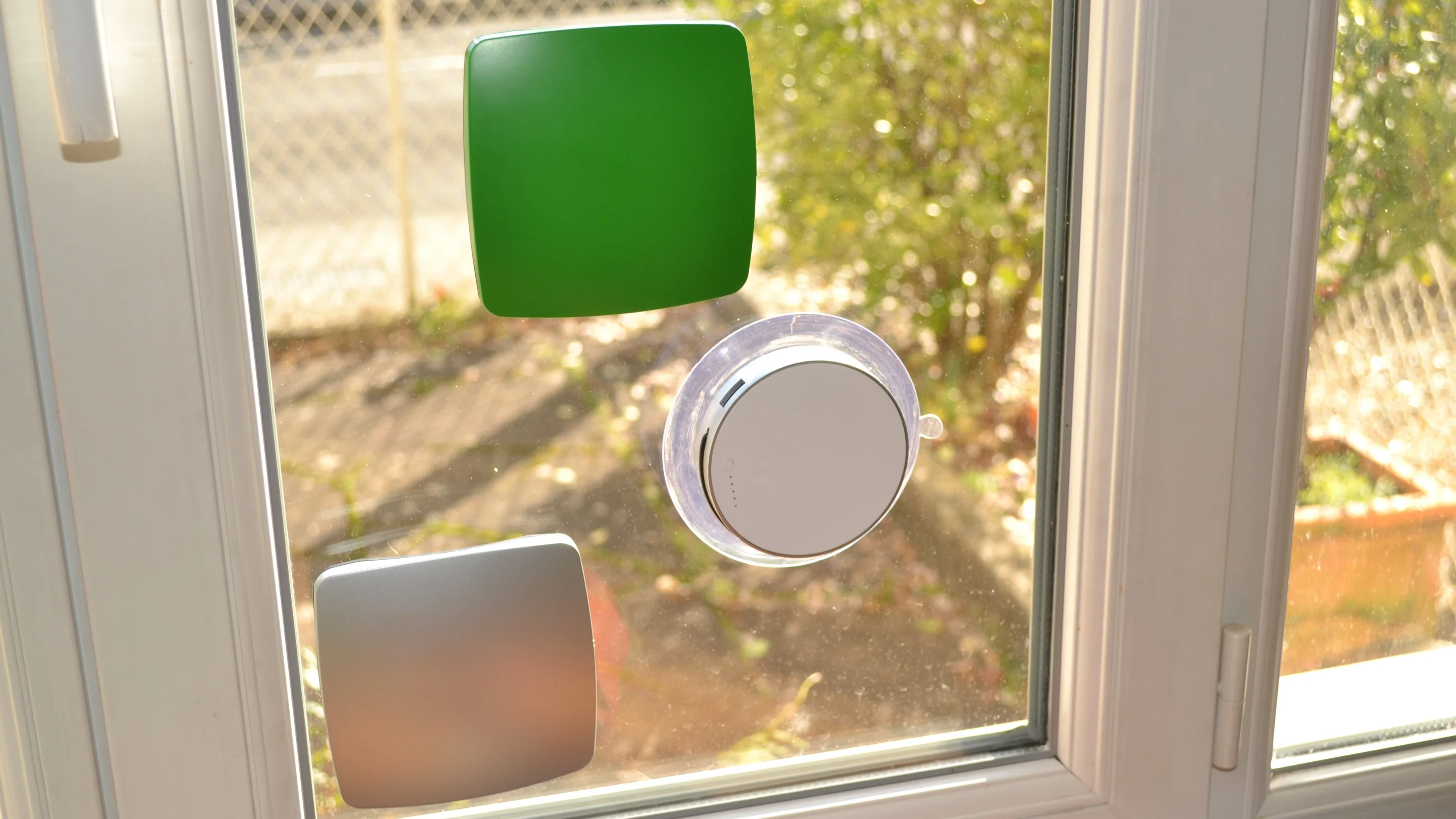 Gizmag reviews the Window and Port Solar Chargers from XD Design