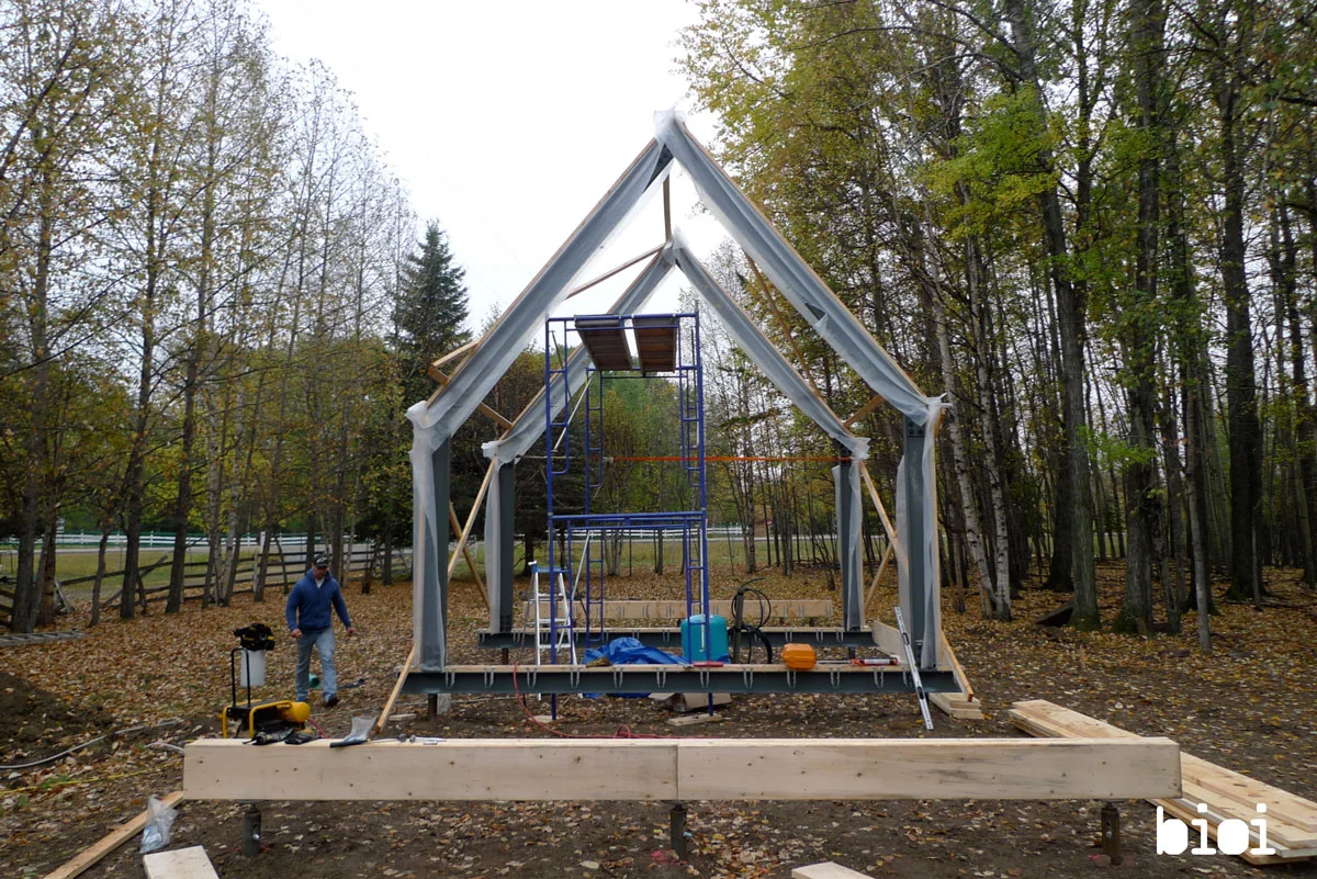 The structure is supported by two steel frames, creating the possibility for a single open interior space