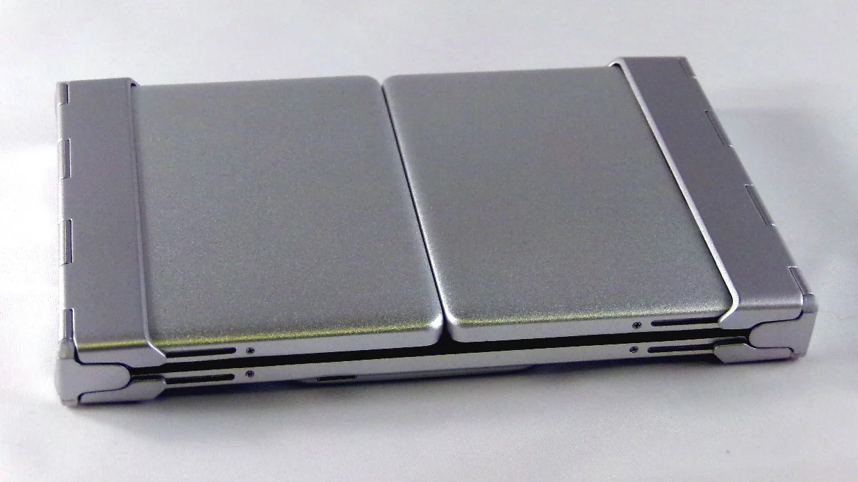 The iClever IC-BK 03 keyboard has a matte aluminum case