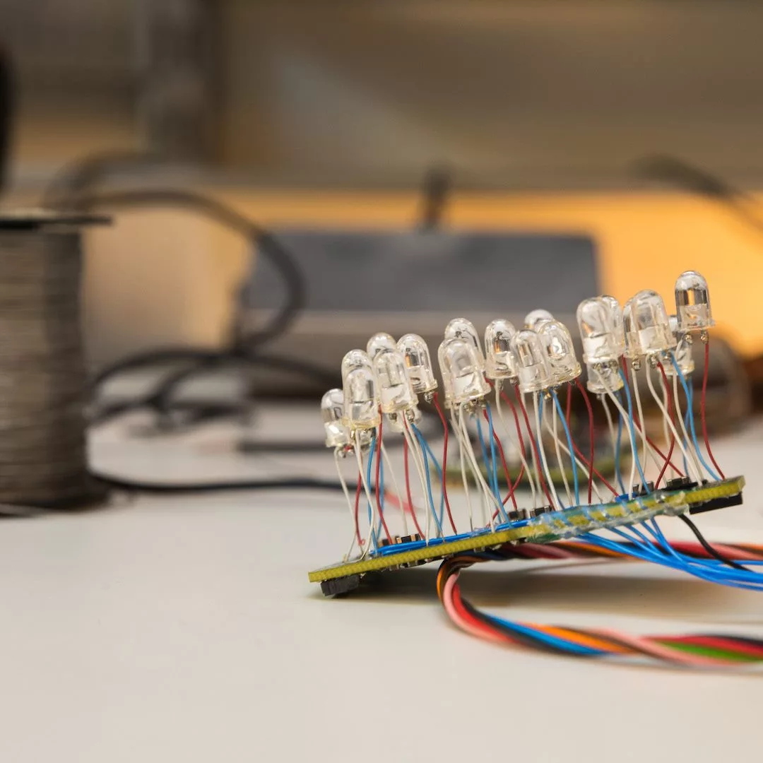 The ōPik is made up of infrared LEDs and photodiode receptors