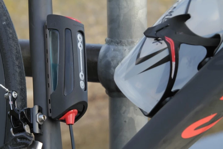 Scottoiler's Cycle S1 automatically lubes your chain as you pedal