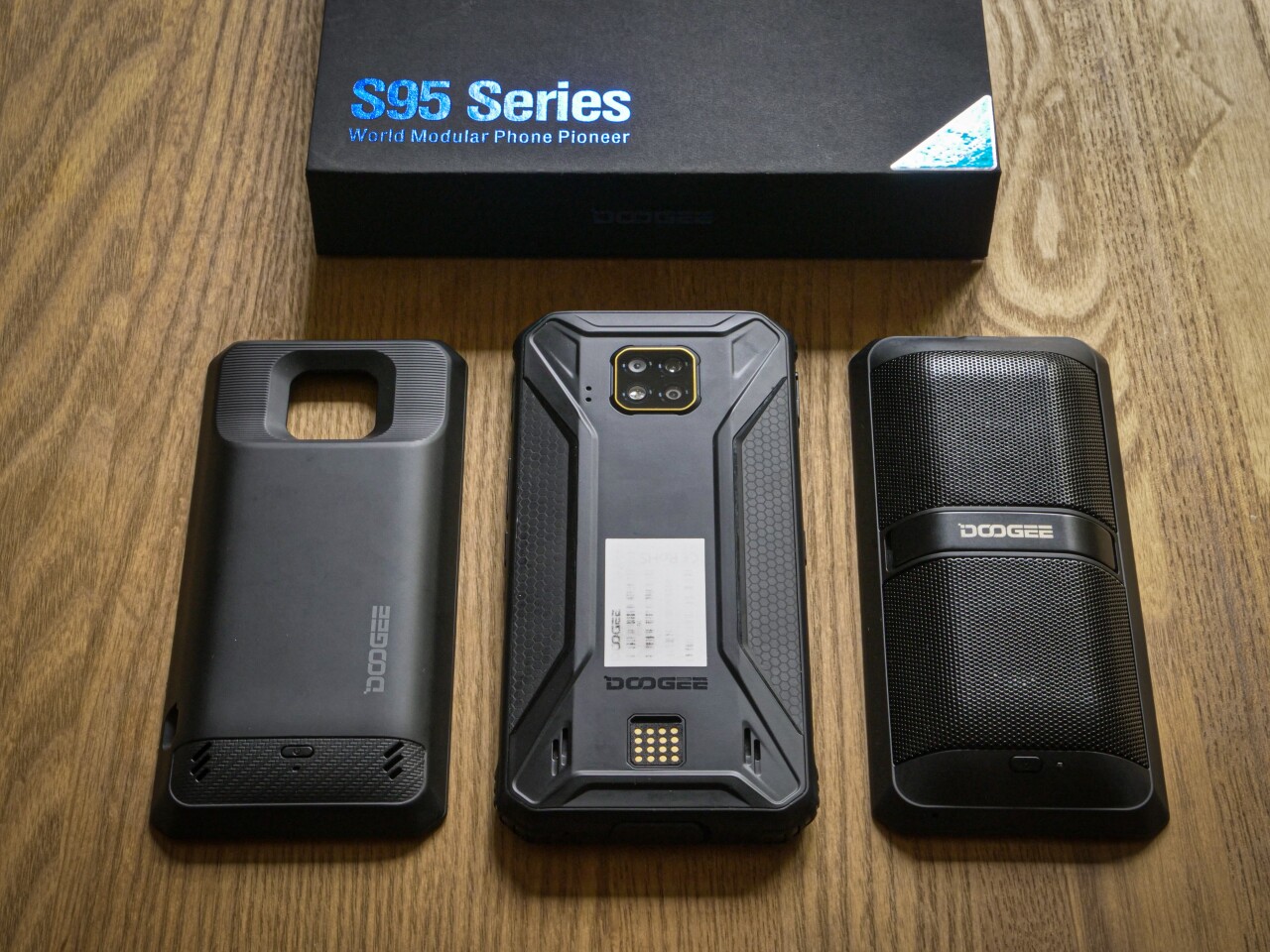 The S95's modular accessories attach magnetically