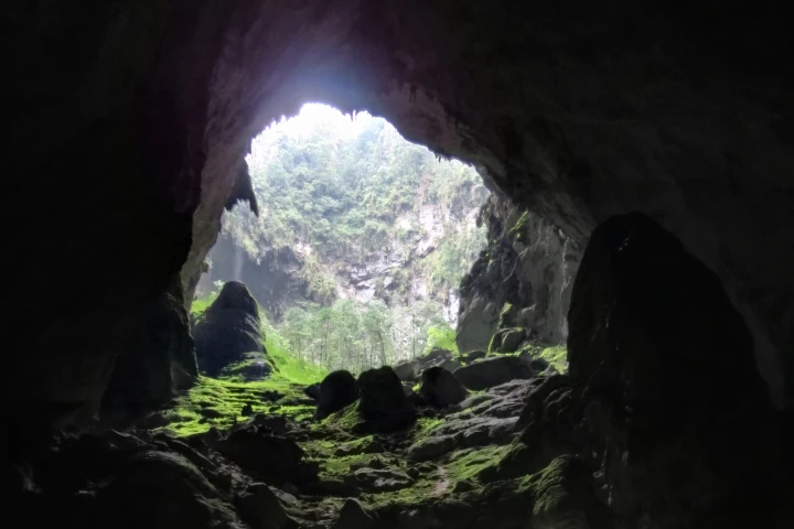 The proposed $212 million cable car system would have three of its seven stations in the 9 kilometer long Son Doong cave (Photo: Doug Knuth via Flickr / CC 2.0)