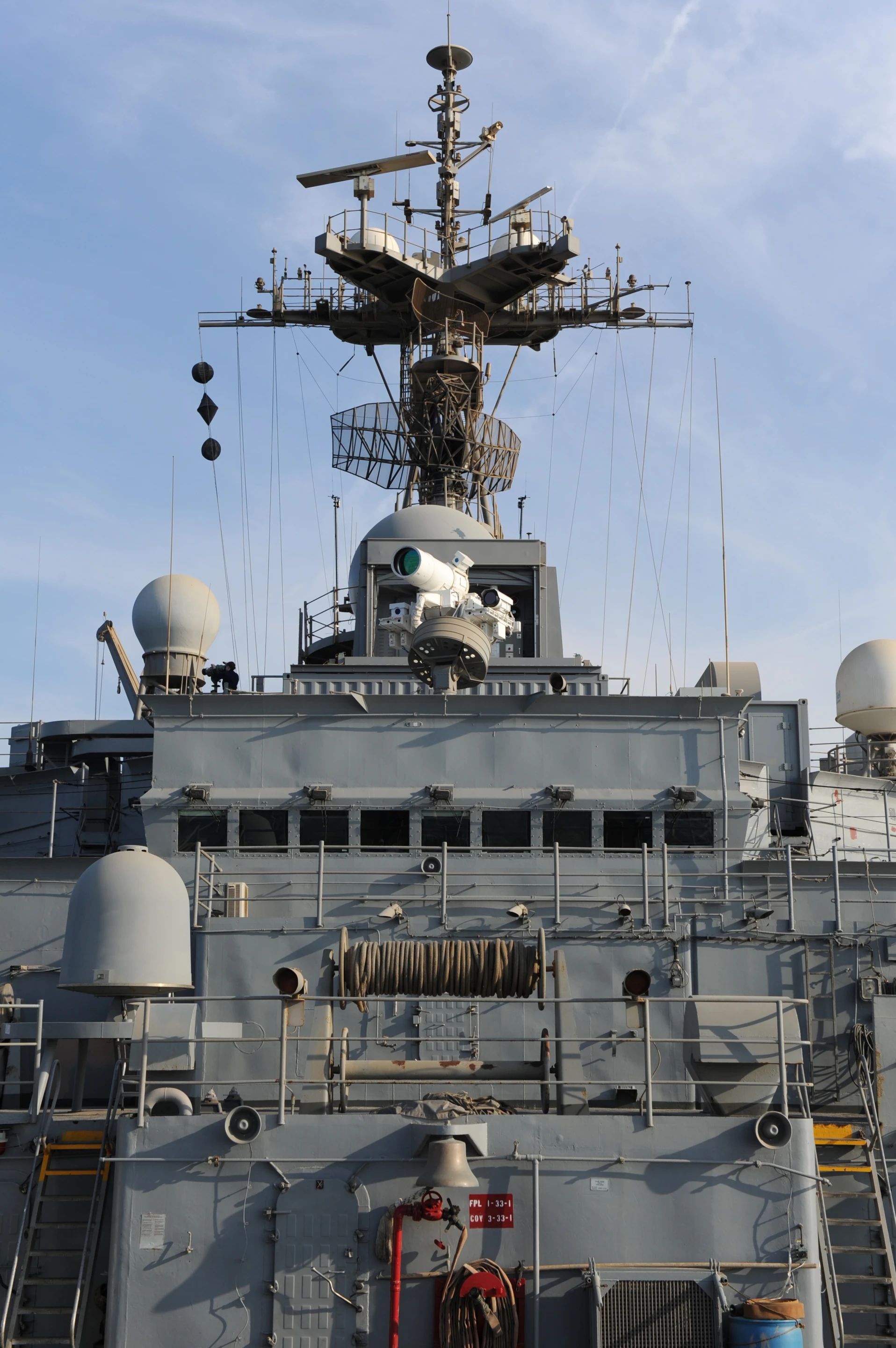 The laser weapon uses a video game-like controller (Photo: US Navy/John F. Williams)