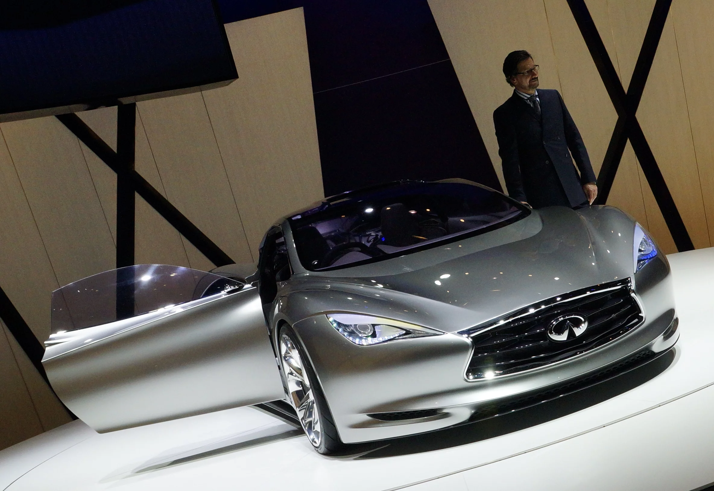 Infiniti's long awaited range-extended electric Emerg-E sports car has been shown in Geneva