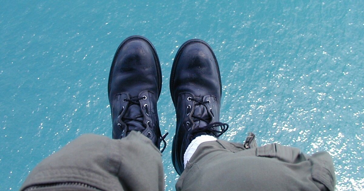 Why your feet buzz near heights