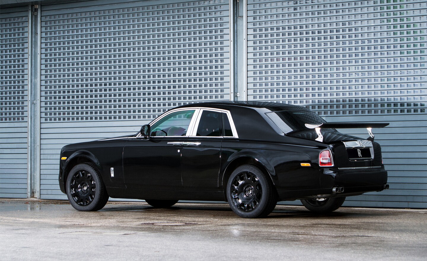 According to Rolls-Royce, the finished high-sided vehicle may be about the same size as the mule, but other than that they share no design aspects