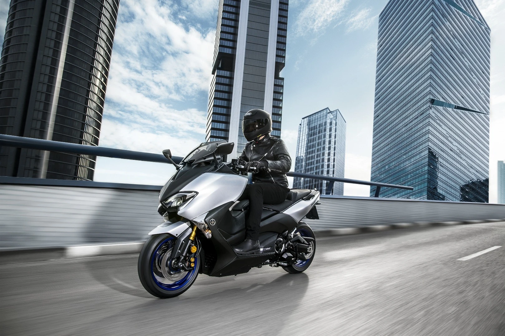 2018 Yamaha TMAX SX Sport Edition: urban warrior